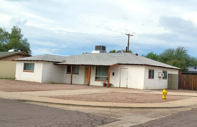 NICE 4 BED 2 BATH CORNER LOT HOME!!!!