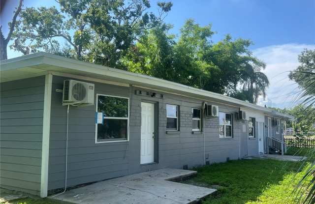 Photo of 2002 E 33RD AVENUE