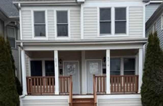 Luxury Living in Historic Brewer’s Hill 2010 N Buffum St. | 3 Bed, 2.5 Bath + Loft | $2,695/mo