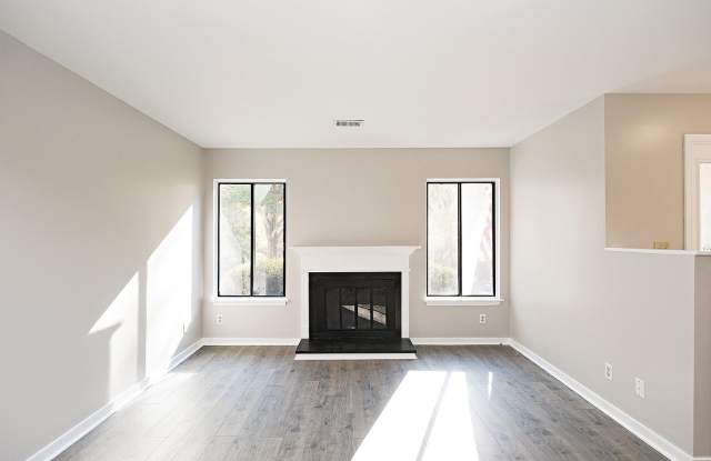 Move-in Ready Stonehenge Townhome - Cats Are Welcome!