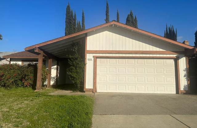 3 Bedroom 2 Bathroom Home with Yard - 3229 Rusticwood Way, Rancho Cordova, CA 95827