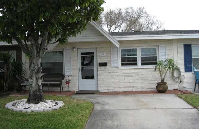 9911 DAHLIA STREET N