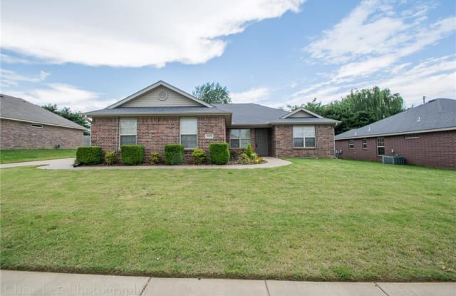 1619  N Hazeltine  DR - 1619 North Hazeltine Drive, Fayetteville, AR 72704