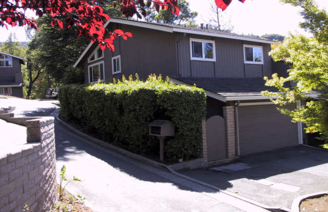 3 bedroom townhome with Los Gatos Schools.