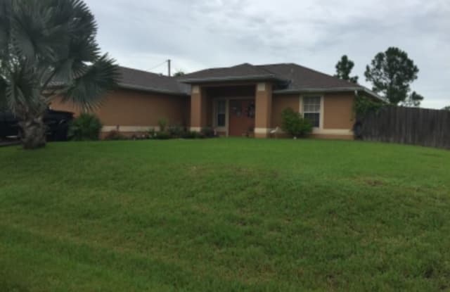 903 E 7th St - 903 East 7th Street, Lehigh Acres, FL 33972