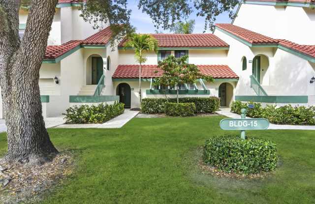 Photo of 15 Lexington Lane E