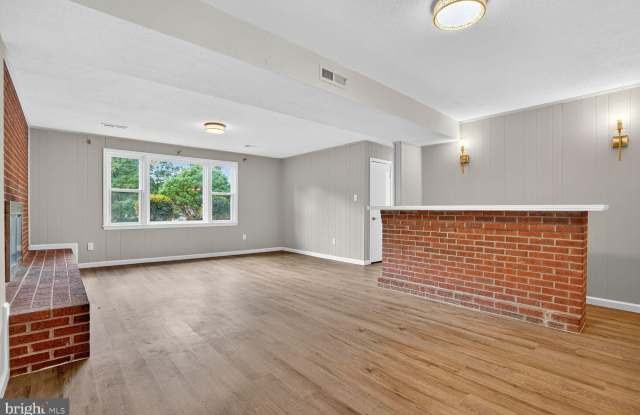 Photo of 9718 COUNSELLOR Drive