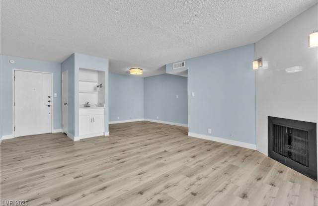 725 N Royal Crest Circle