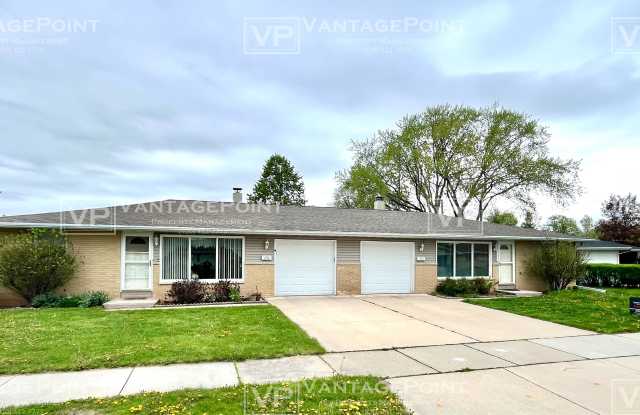 1716 Estates Court - 1716 Estates Court, Green Bay, WI 54304