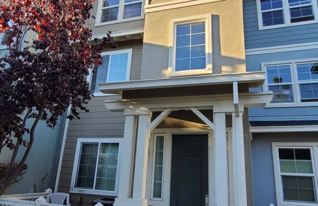 Tri Level Townhouse available in Richmond, CA