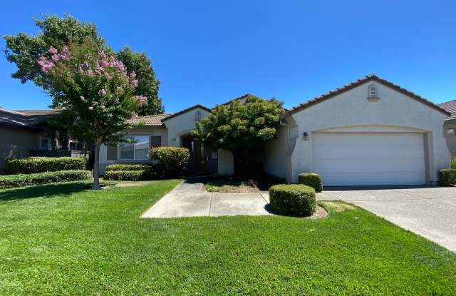 Beautiful 55+ Home in Heritage Lakeside