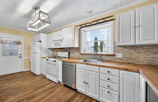 2035 Delaware Street