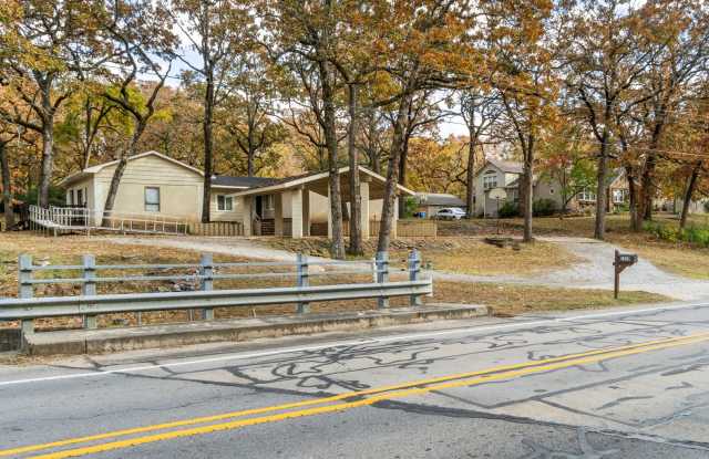 Gorgeous 5 bedroom, 2.5 bath House on a .88 Acre Lot in Fort Smith!