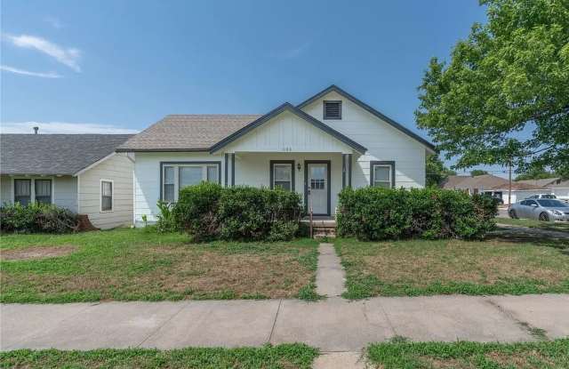 Updated 3 bedroom 2 bath home in El Reno!
