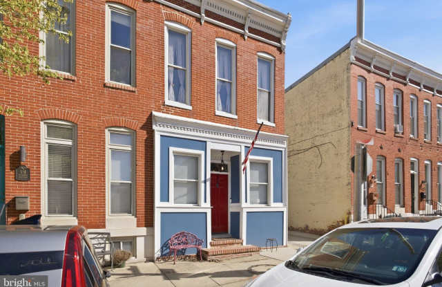 116 W CLEMENT Street