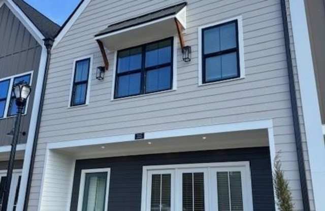 Photo of 325 Orchid Street