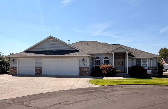 Golf Course Living! 3 bed + office, 3 Car Garage!