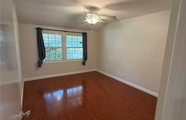 1207 Sycamore Avenue