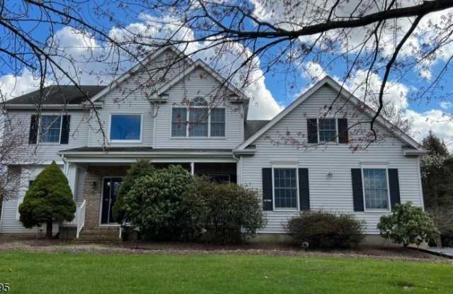 9 Collins Dr