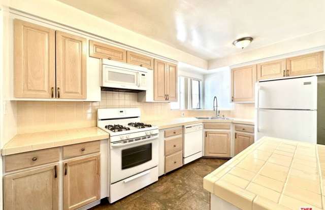 612 Illinois Ct unit: #2