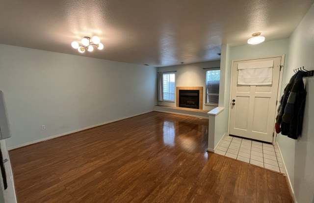 Retro 2 bedroom 1523 Hood Rd Unit C