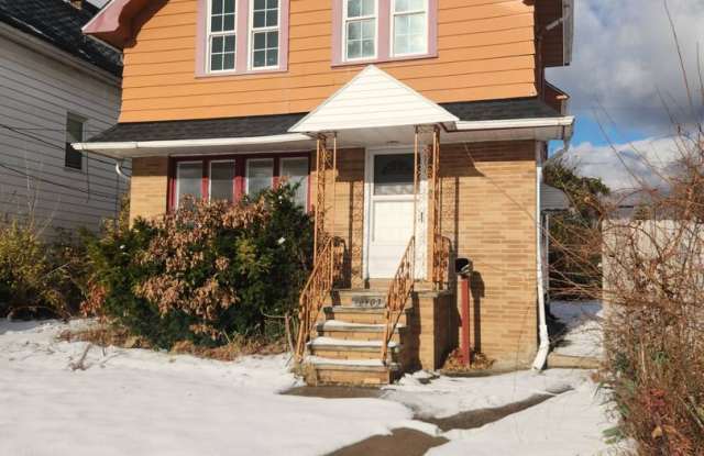 Photo of Charming 3-Bedroom Property in Prime Location