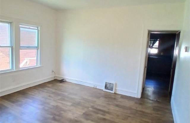 528 E Indianola Avenue unit: Down