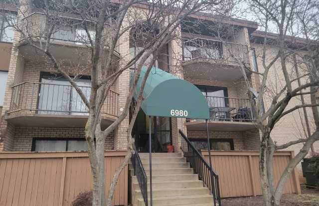 Charming 1 BR/1 BA Condo in Greenbelt!