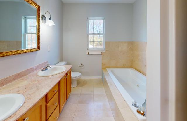 128 North Taylor Avenue