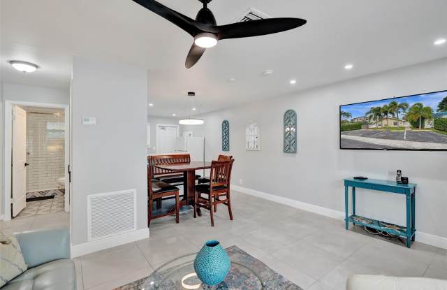 901 SE 14TH Court