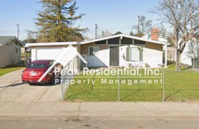 Charming 3bd/2ba House with Garage - Great Price!