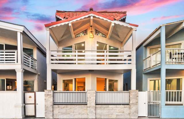 Photo of Fully Furnished, Oceanfront Boardwalk in Newport Beach