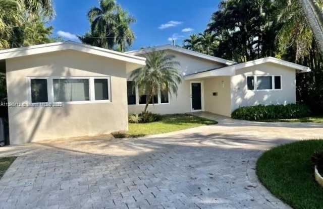 7501 Center Bay Dr