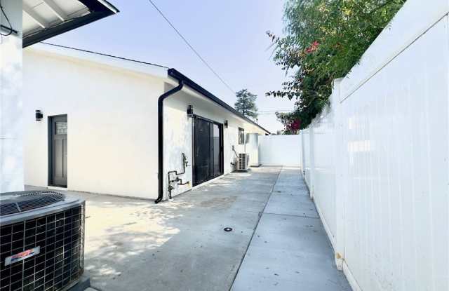 15950 Cohasset Street