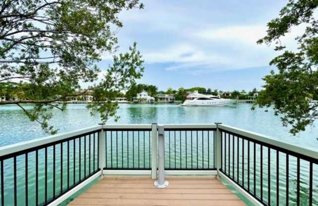 6484 Indian Creek Dr