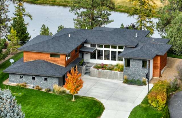 Photo of 229 Arbour Dr E