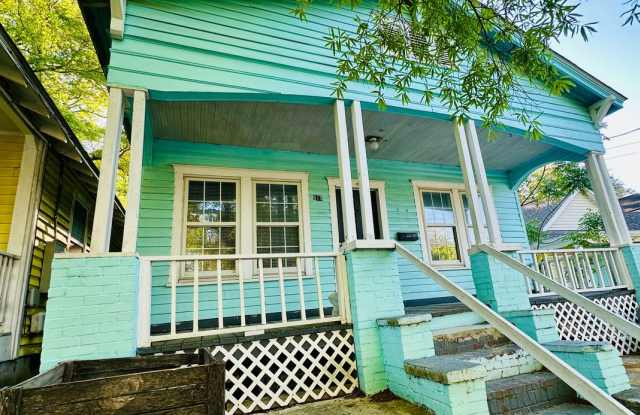 DOWNTOWN - 2 Bedroom - MOVE IN SPECIAL $500 OFF