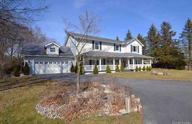 Photo of 4072 W MAPLE Road