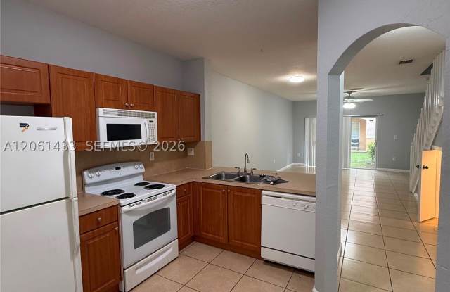 8811 S ISLES CR