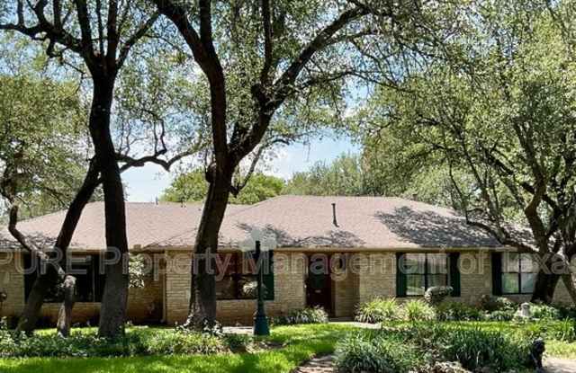 201 Oakwood Dr.