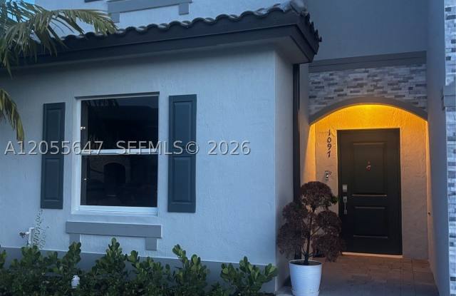 1097 SE 2nd Ter