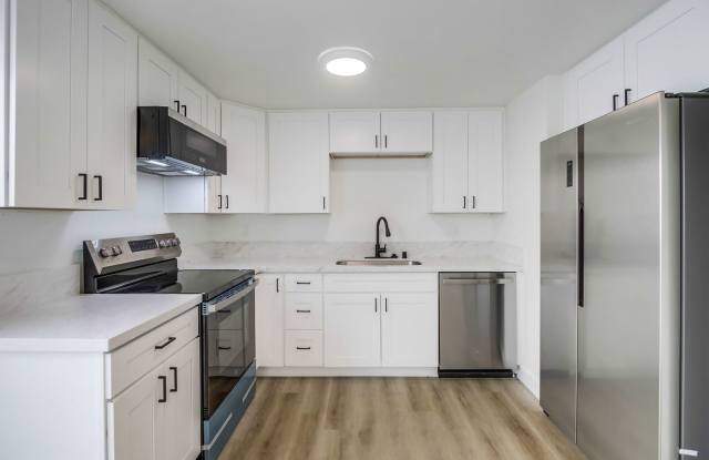 Two bedroom 1.5 bathroom beautifully upgraded with in unit laundry at the beach. Open House July 12