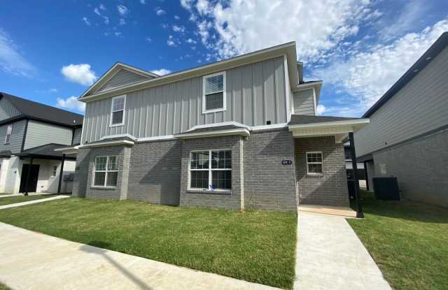 Photo of 914 S Benchmark Lane