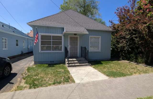 2 Bedroom 1.5 Bathroom House
