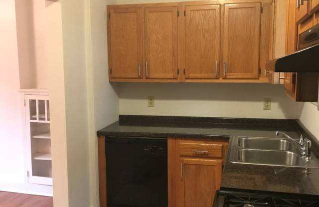 UPDATED SQUIRREL HILL HOUSE, AMAZING LOCATION AVAILABLE AUGUST 2025!