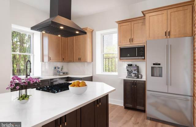 118 E 24TH #3 Street