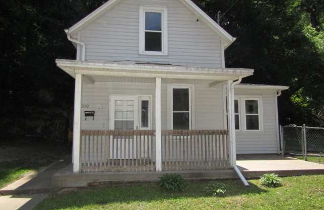 910 West Locust Street