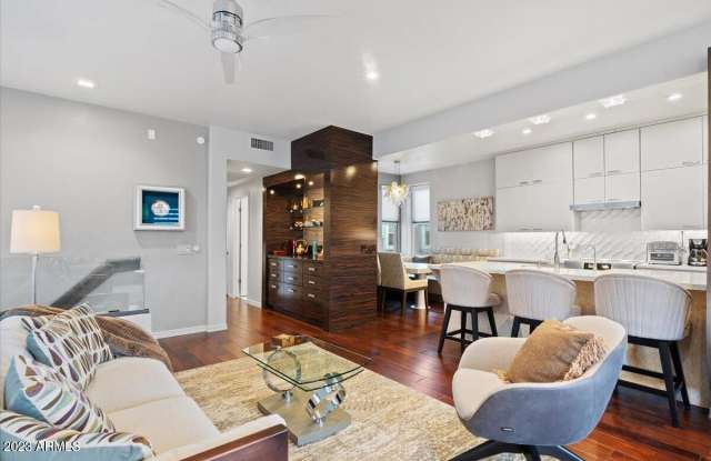 15221 N CLUBGATE Drive