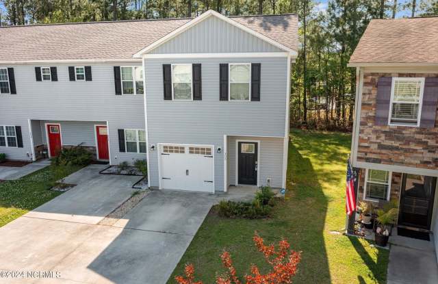 300 Kenan Loop - 300 Kenan Loop, Jacksonville, NC 28546