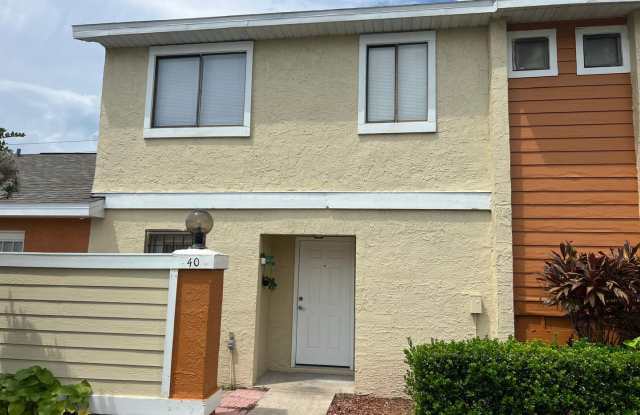 Spacious 2-level townhouse Kissimmee